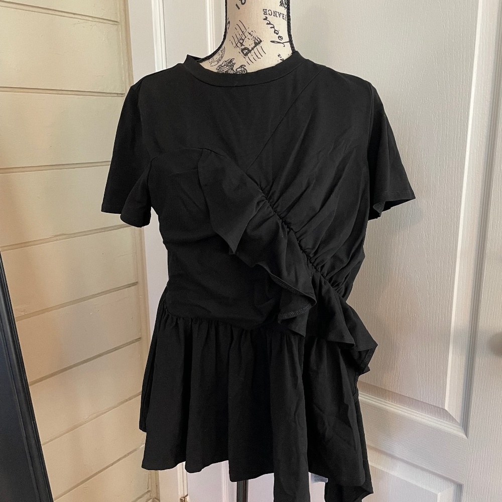 NWT - Eloquii Black Asymmetrical Ruffled T-Shirt Top. Size 14.
